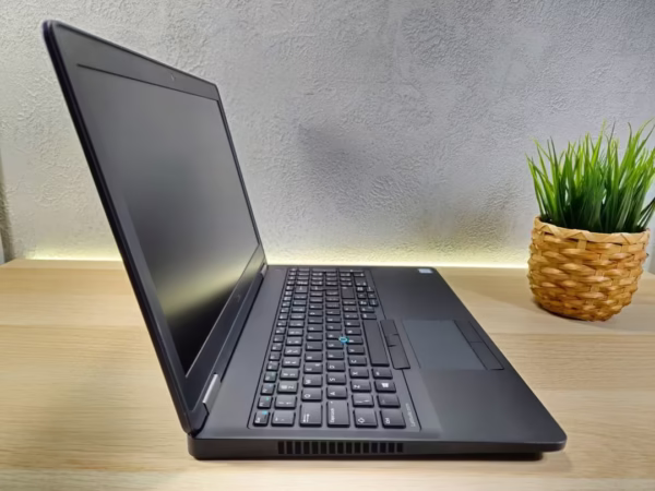 Dell Latitude 5570 i5-6440HQ/16GB/256GB/Win11Pro FHD